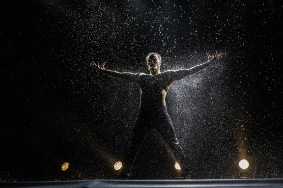 Шоу под дождём V. Признание в любви