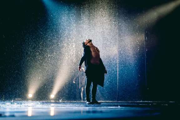 Шоу под дождём V. Признание в любви