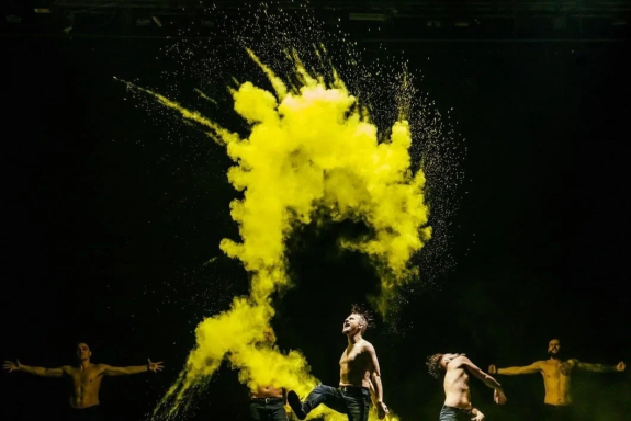 Шоу под дождём V. Признание в любви