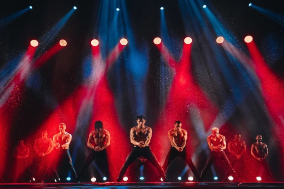 Шоу под дождём V. Признание в любви